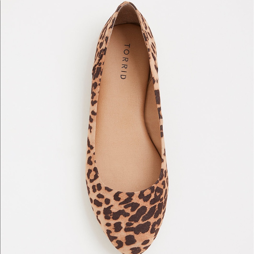 💕SOLD💕 Torrid LEOPARD PRINT ALMOND TOE FLAT (WIDE WIDTH) size 9 - Picture 3 of 3
